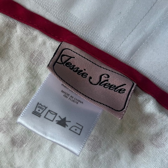 Jessie Steele Cherry Pattern Retro Skirted Bib Apron - Picture 7 of 10